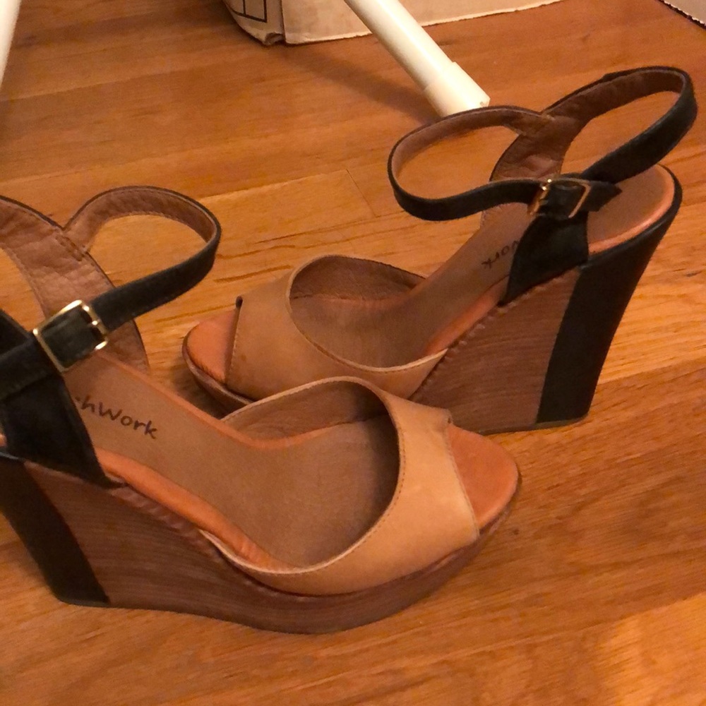 🎉Host Pick🎉 Like New Leather wedge open toe shoe - Picture 4 of 7